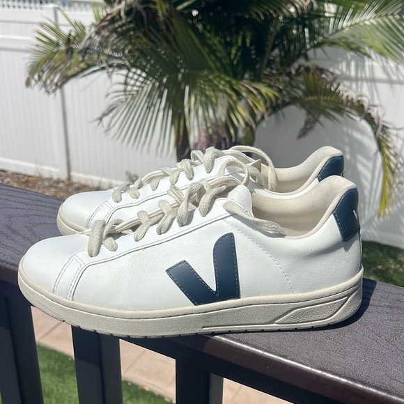 VEJA URCA CWL Sneakers - Picture 15 of 16